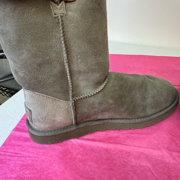 UGG Gray Boots with fur with bling gem button and bling back “Ugg” logo - Picture 6 of 9